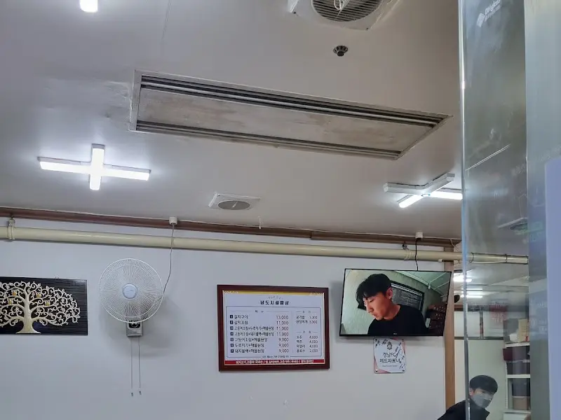 남도 시골 밥상 내부 분위기