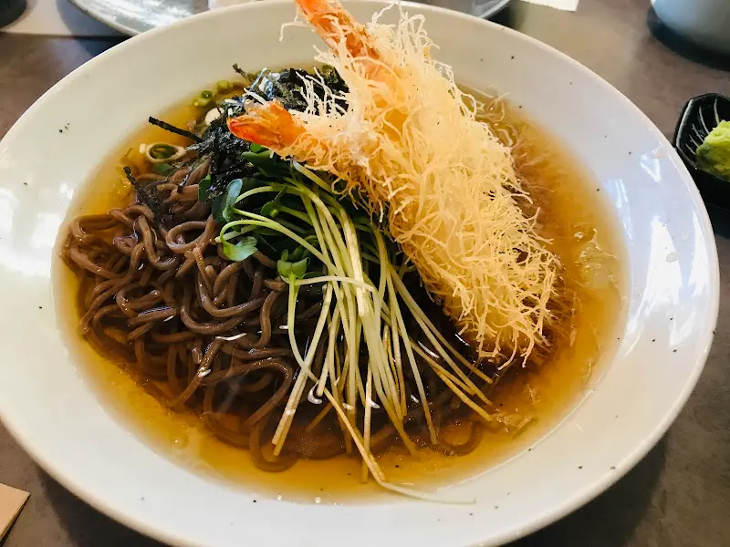 화려한 튀김 냉소바