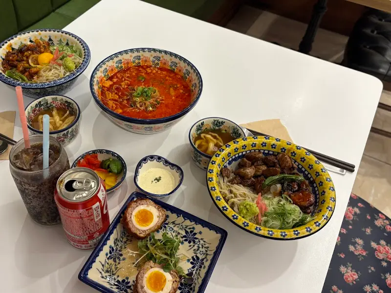 아름다운 플레이팅이 돋보이는 메뉴들