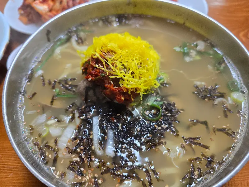 푸짐한 칼국수 한 그릇