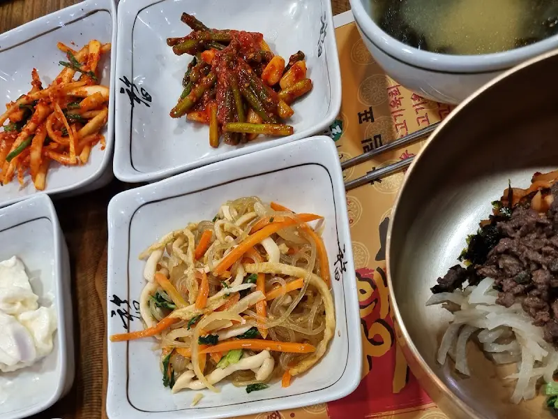 육회 비빔밥 근접샷