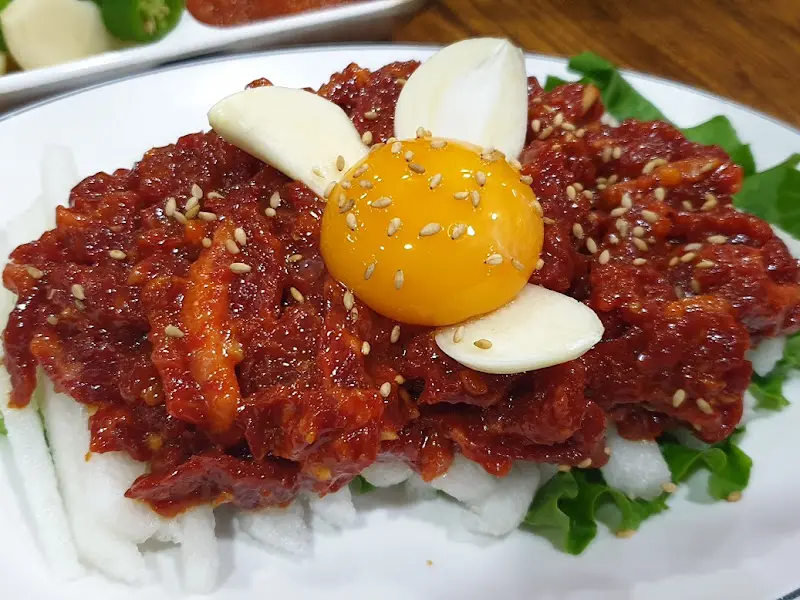 윤기가 흐르는 육사시미