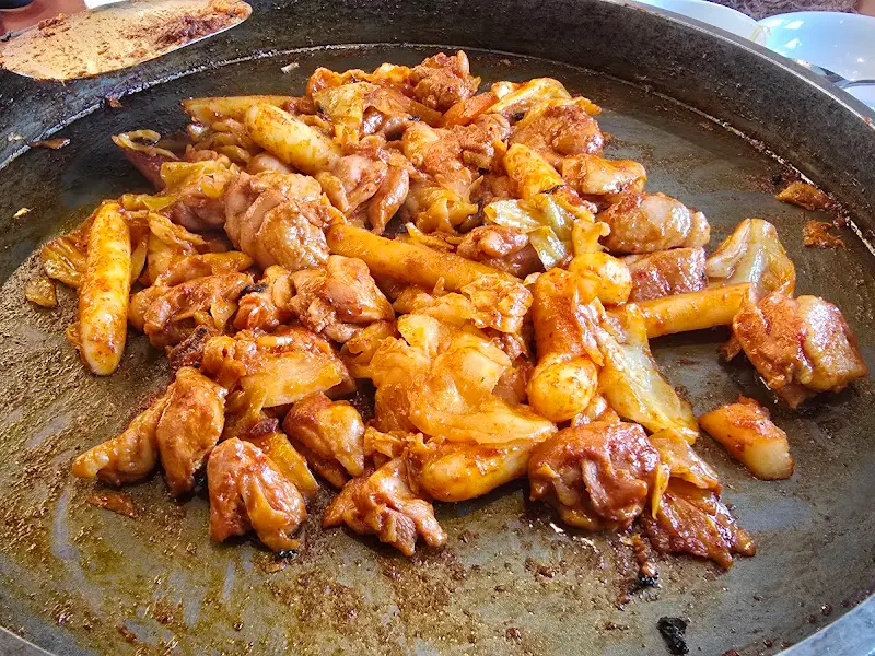 잘 익은 닭갈비의 모습