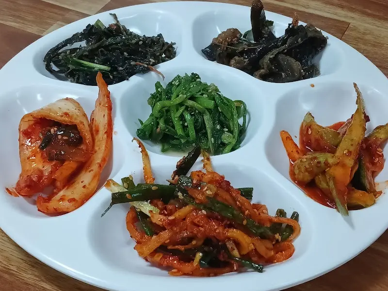 알록달록한 색감의 나물들