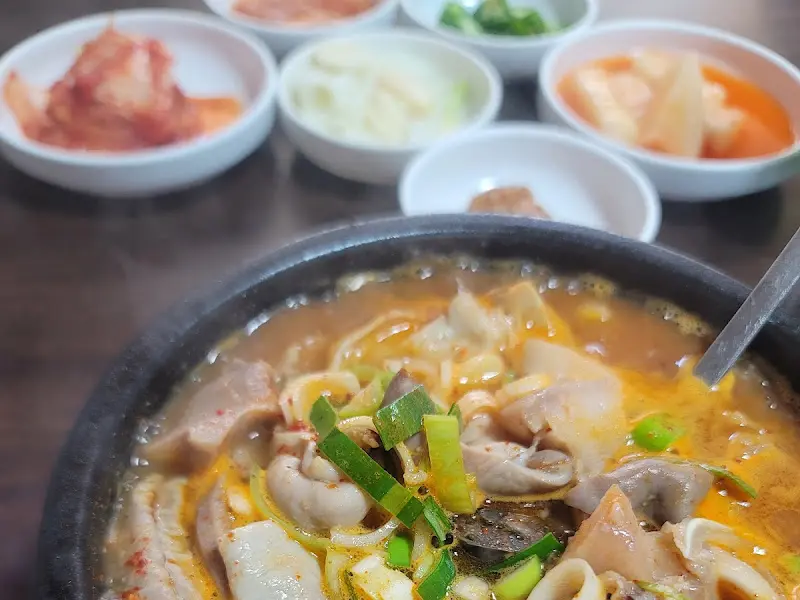 순대국밥 속 푸짐한 건더기