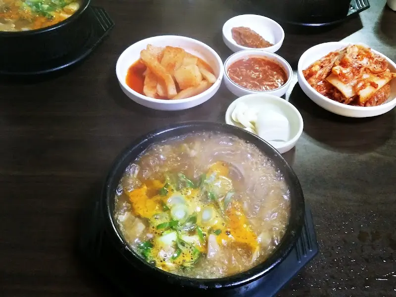 맑은 국물의 순대국밥