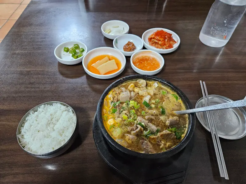 푸짐한 순대국밥