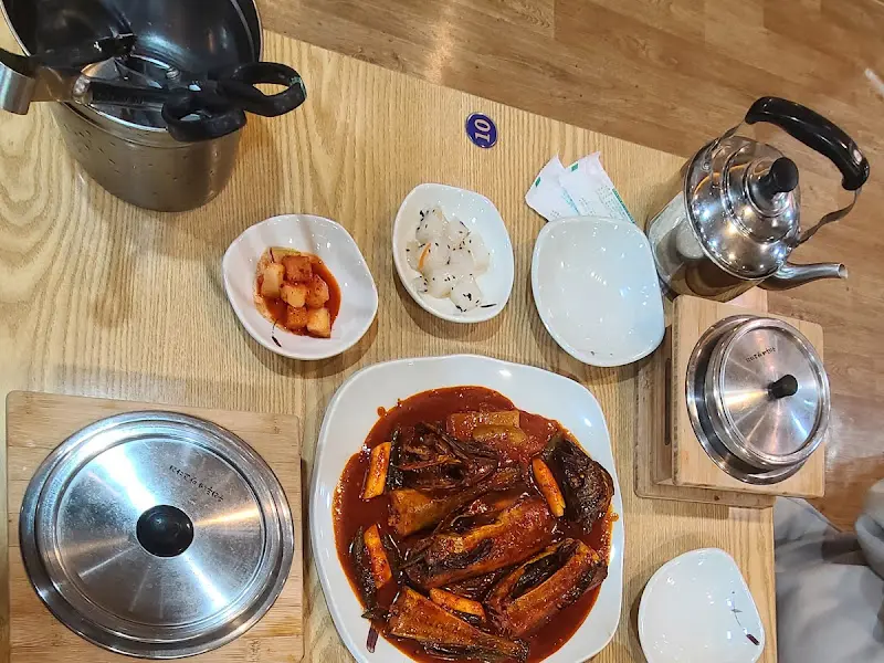 깔끔한 밑반찬들