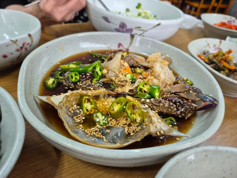 윤기가 자르르 흐르는 간장게장