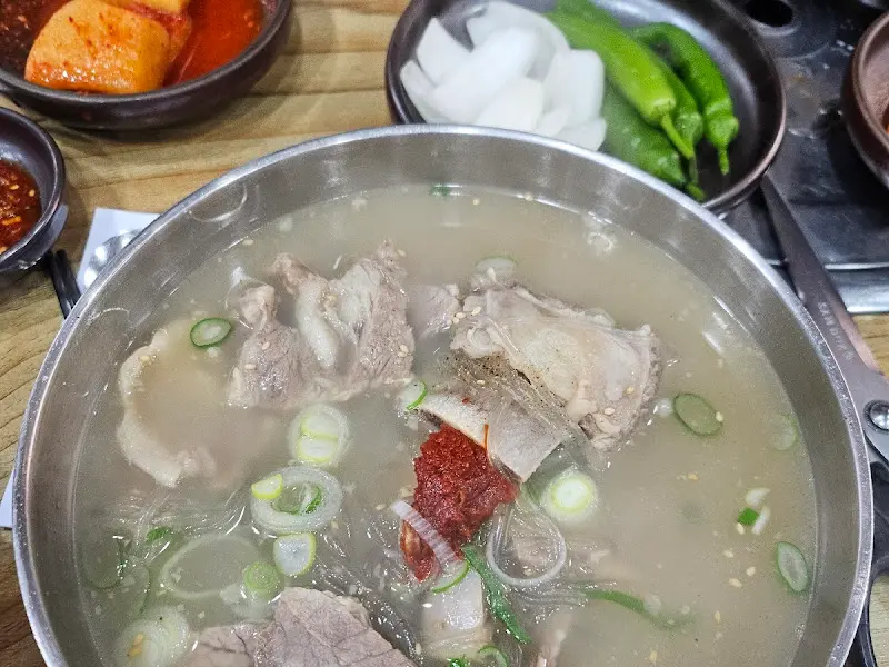 갈비탕과 반찬