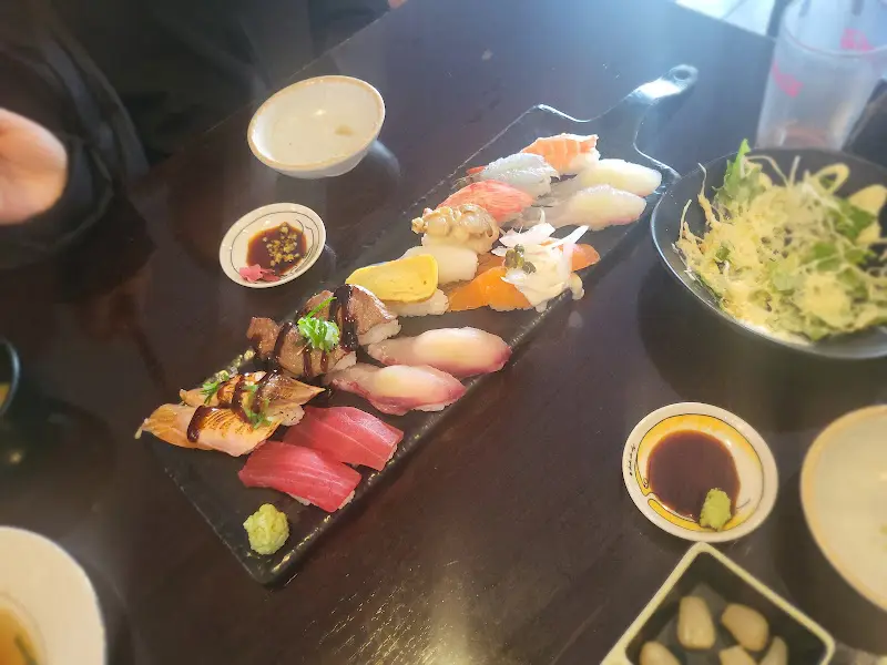 다채로운 스시 한 상