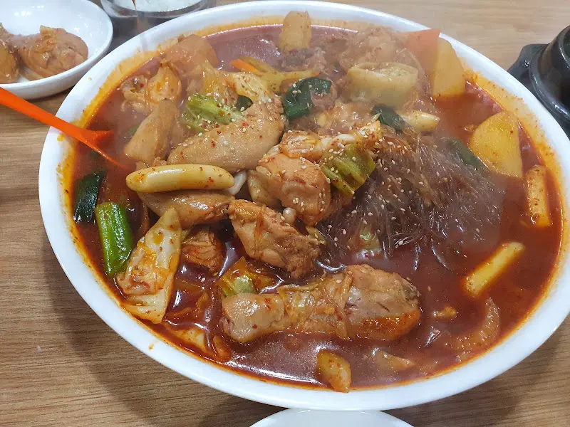 푸짐한 찜닭 한 상