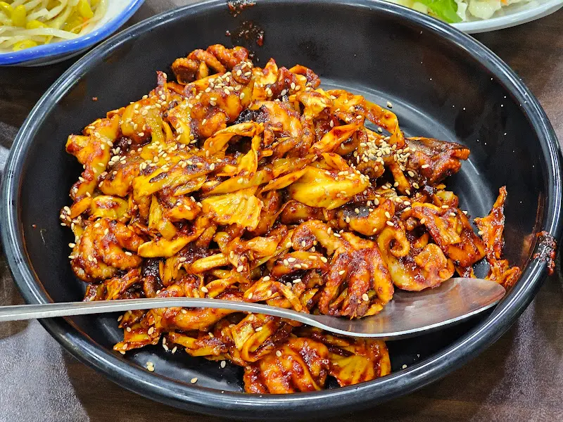 윤기가 흐르는 쭈꾸미 볶음