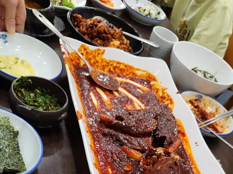 푸짐하게 차려진 한상차림