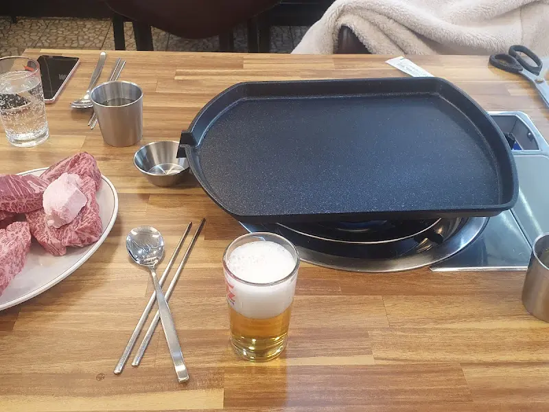 맥주 한 잔과 함께 즐기는 한우