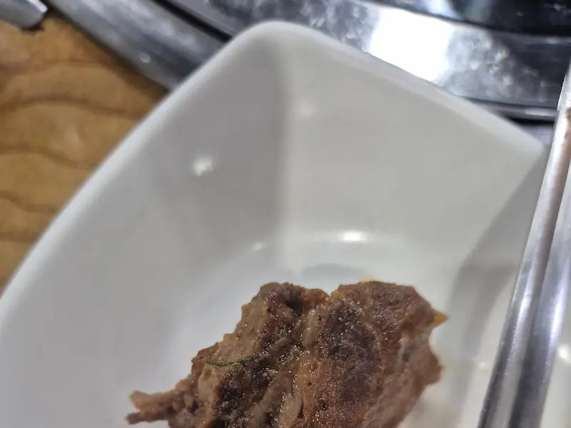 맛있게 구워진 말고기 한 점