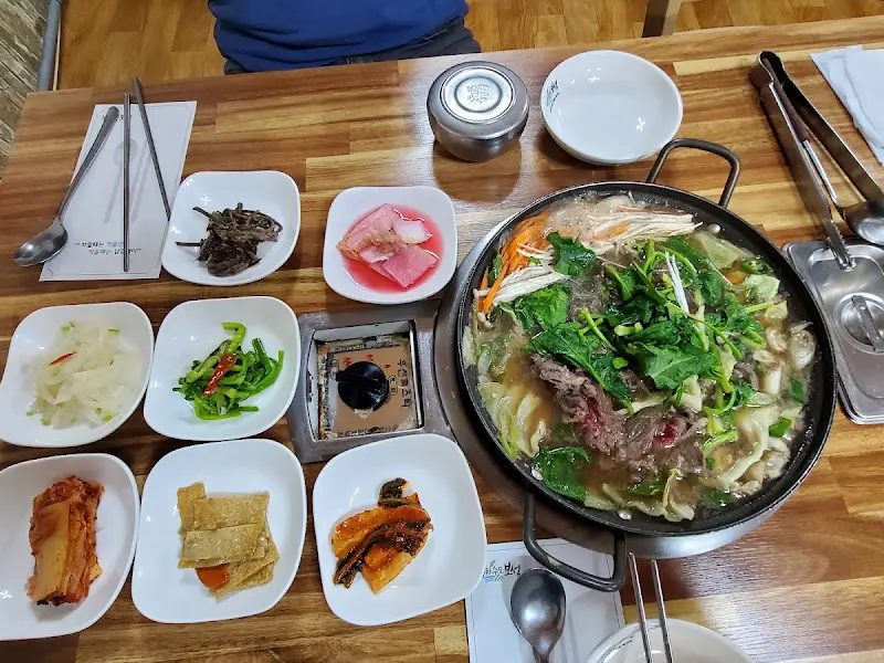 불백이 푸짐하게 담겨 있는 모습