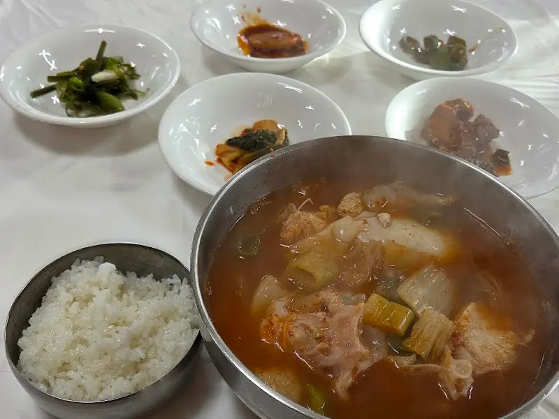 밑반찬과 곰치국