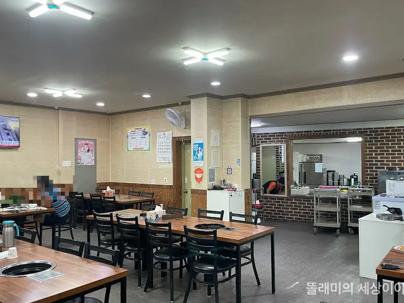 고향숯불갈비 내부