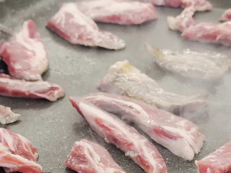 냉삼이 구워지는 모습