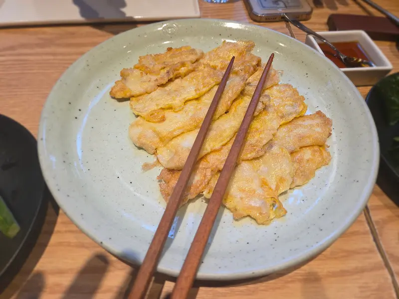 노릇하게 구워진 민어전