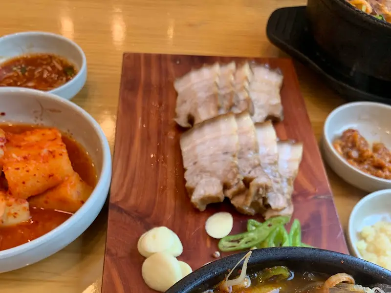 윤기가 흐르는 돔베고기