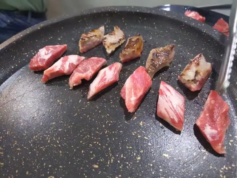 소갈비살 굽는 모습