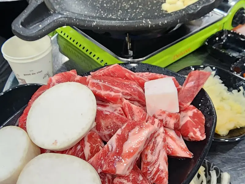 구워지기 전 소갈비살