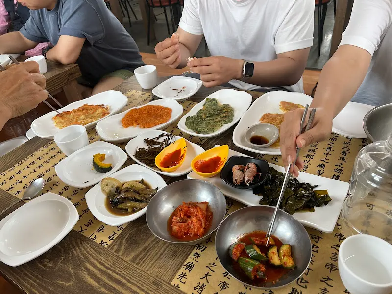 다채로운 밑반찬 한 상 차림