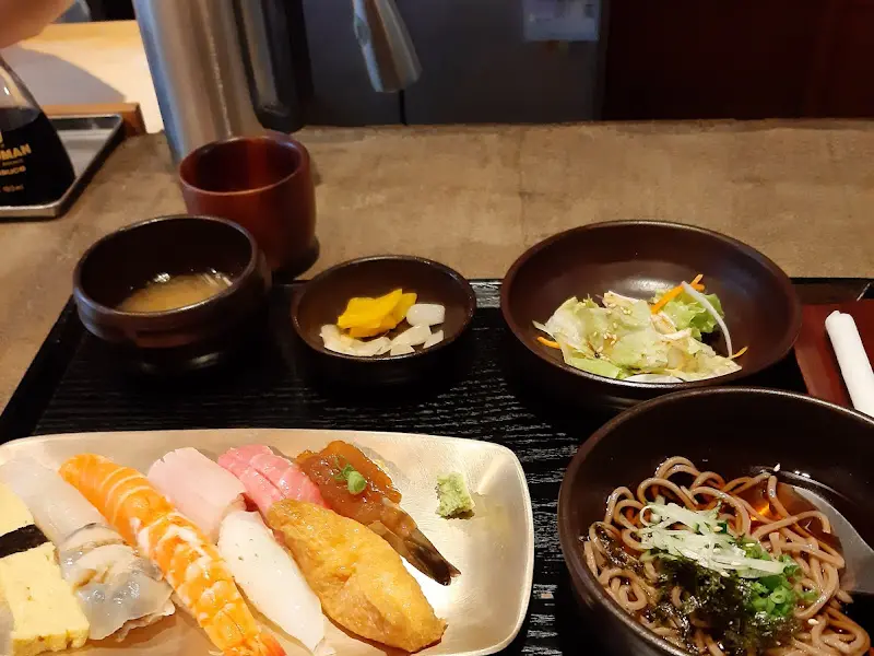 초밥 정식 한 상 차림