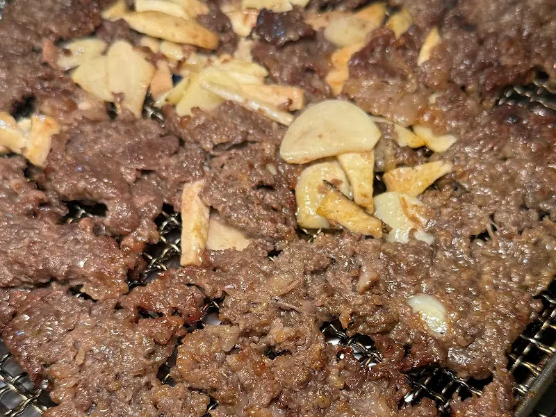 달콤한 양념과 육즙이 어우러진 언양 불고기의 클로즈업