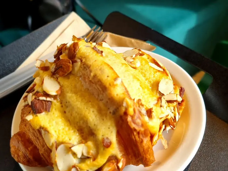 아몬드 크루아상