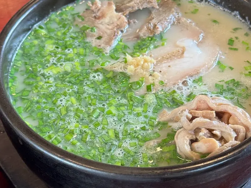 엄용백 돼지국밥