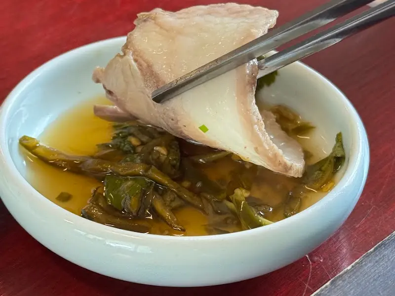 고추 장아찌와 수육