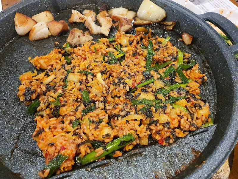 곱창 기름에 볶아 더욱 맛있는 볶음밥