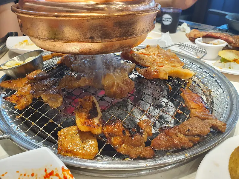 숯불에 구워지는 갈비