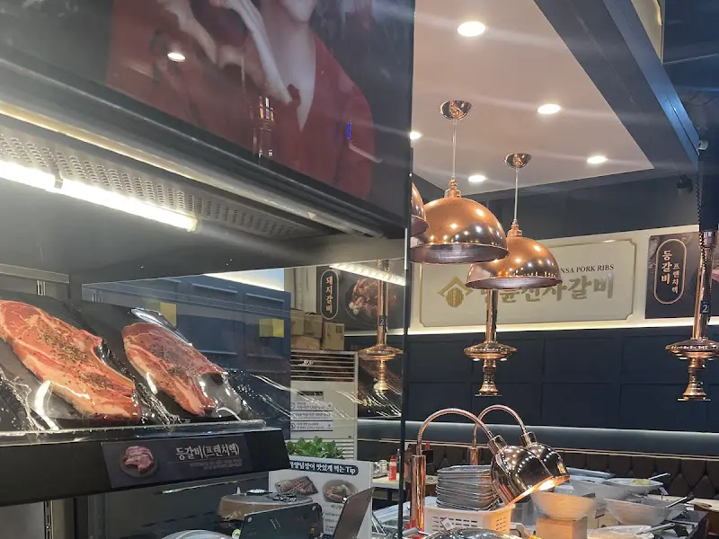 깔끔한 매장 내부