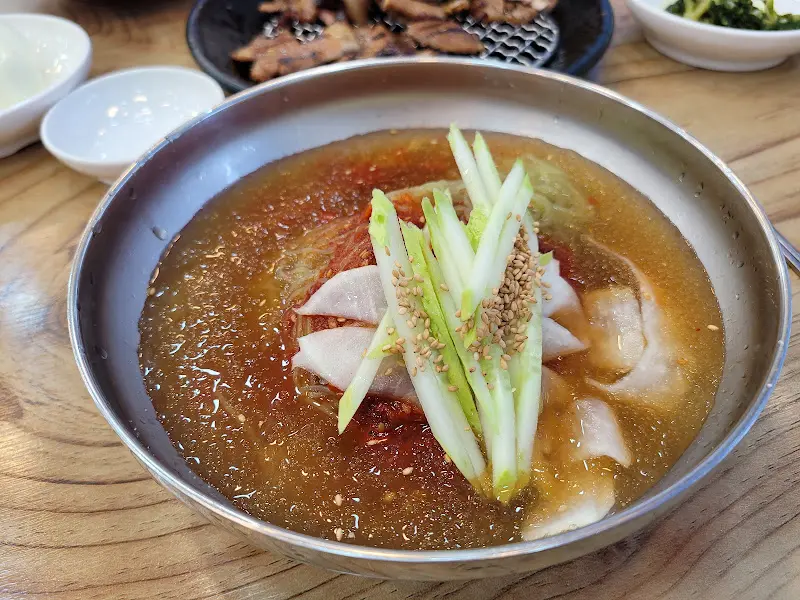 냉면과 숯불고기