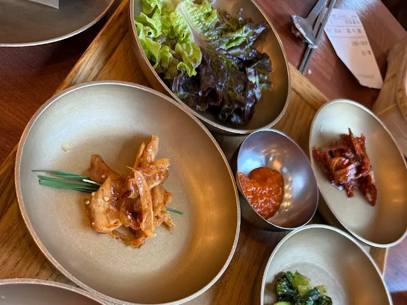 수육과 곁들임 반찬