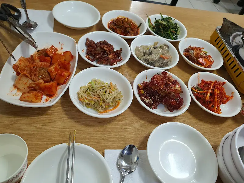 다양한 밑반찬들