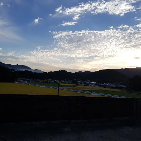 저녁 노을이 아름다운 남해의 들판