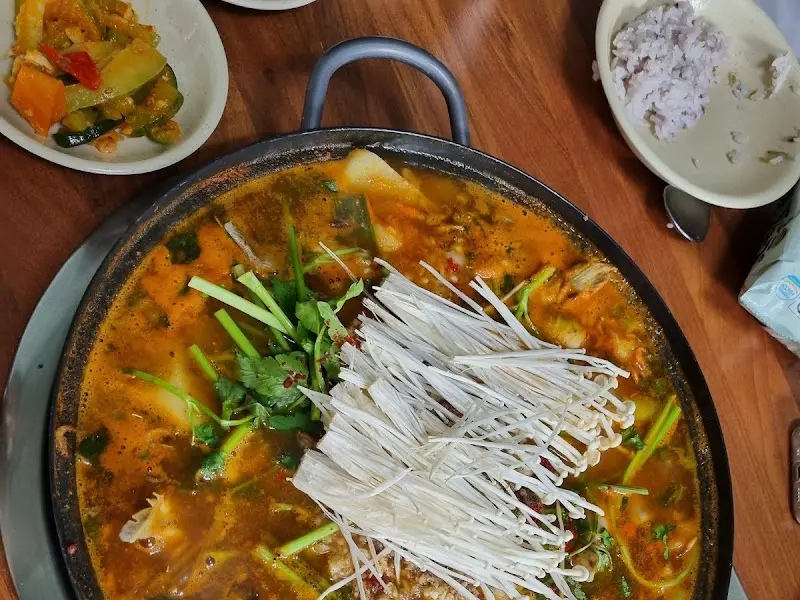 매운탕과 밑반찬