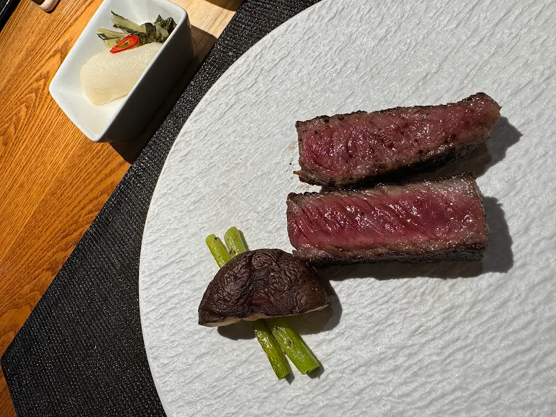 육즙 가득한 완벽한 한우 구이