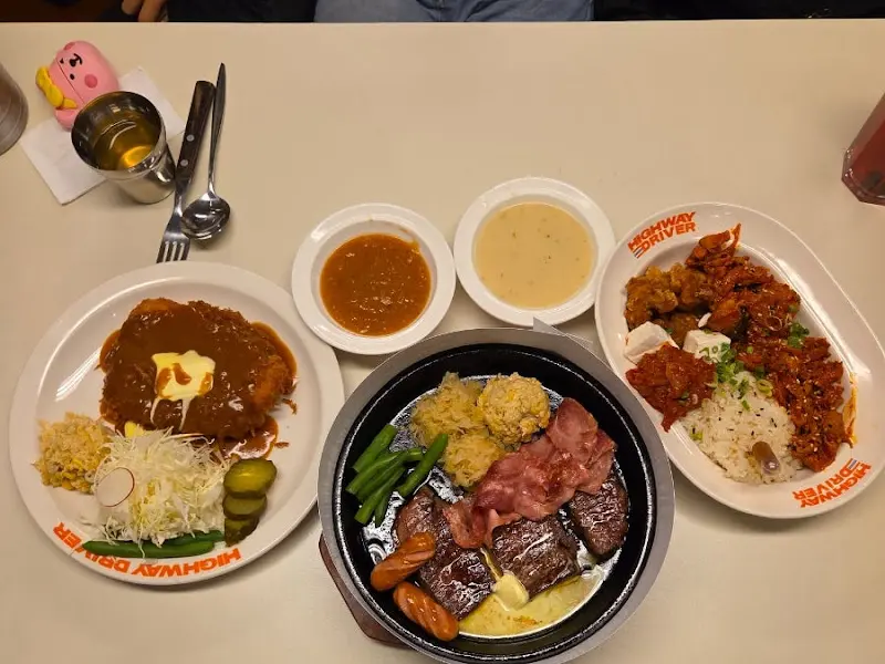 돈까스, 스테이크, 제육 덮밥 한상 차림