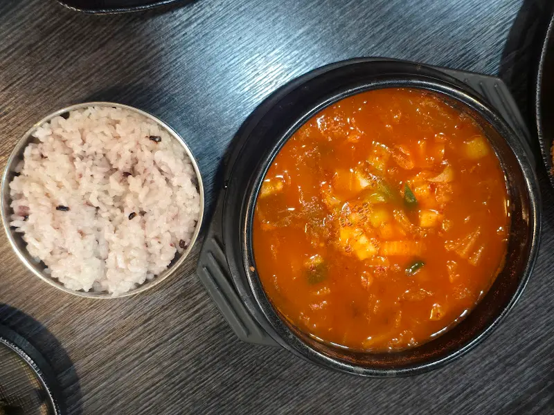 김치뚝배기와 밥