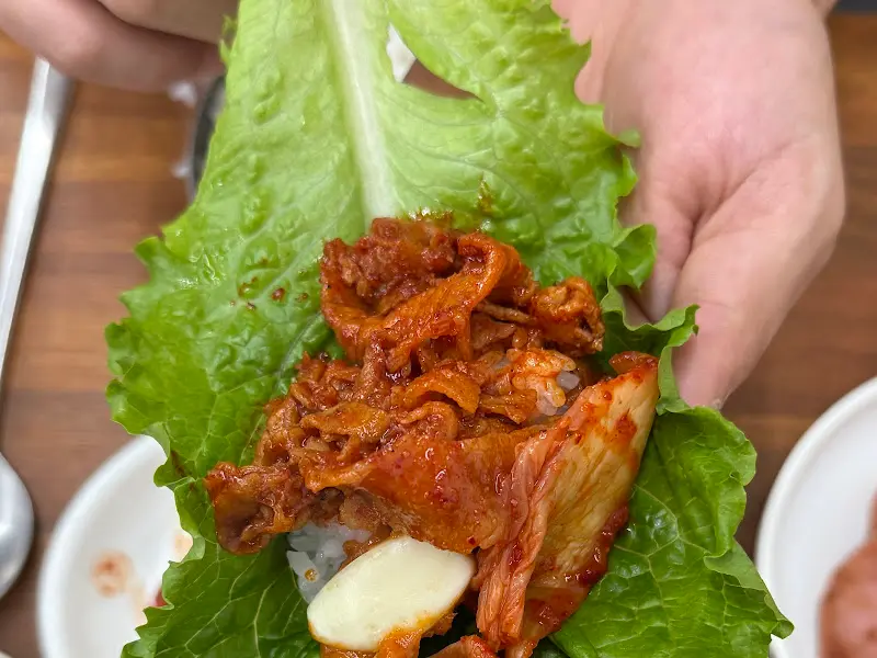 쌈 싸 먹는 불백