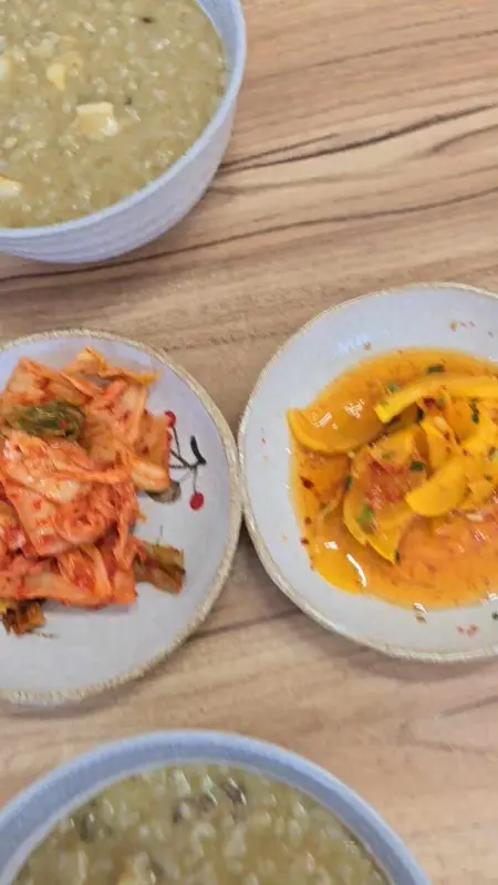 전복죽과 밑반찬