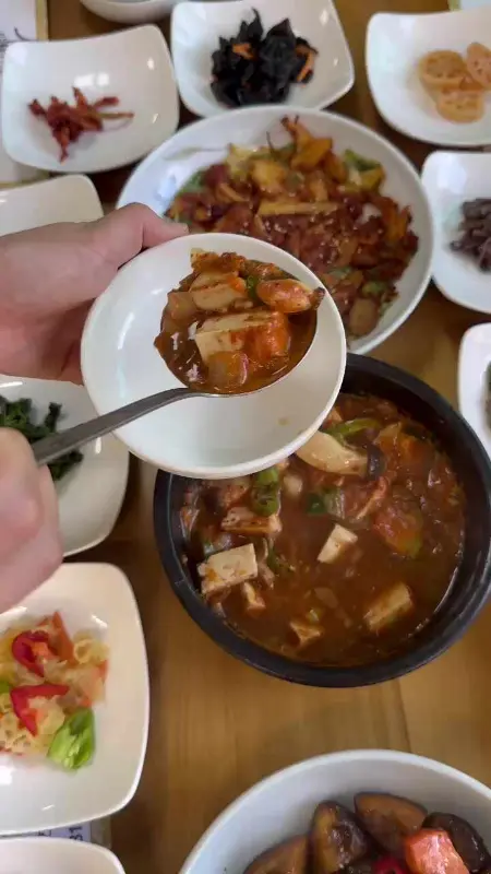 푸짐한 된장찌개