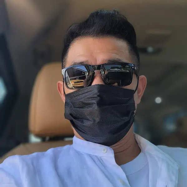 마스크 쓴 남자