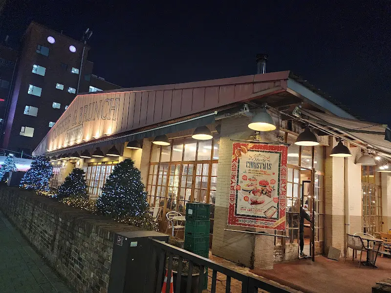 MAYB 외부 테라스